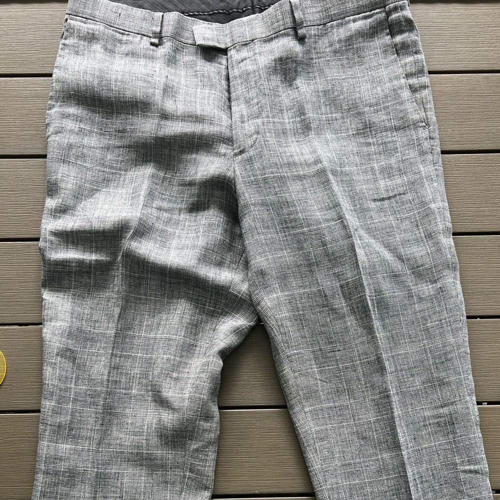 Men’s Banana Republic linen, dress pants.